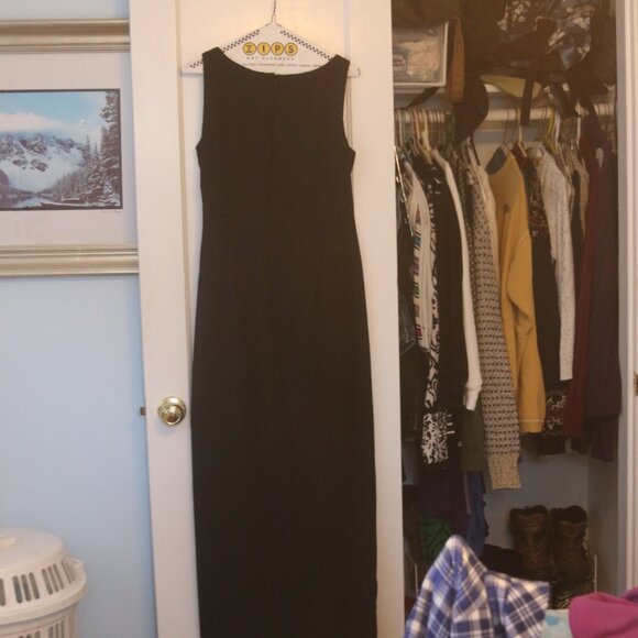 Vintage black formal gown / prom dress, sleeveless, fully lined, size 8 - Picture 6 of 8